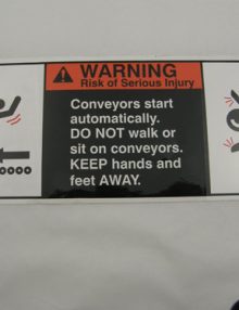 30022972 - LABEL REGULATORY ANSI WARNING 'DO NOT WALK ON CONVEYORS' (SIZE = 9.81 X 3.64)