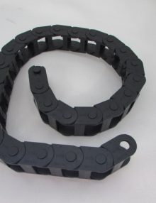 30092690 - CARRIER CABLE E-Z CHAIN 37MM WIDE 48MM BEND RADIUS 1.2IN PIVOT LENGTH 0.51MAX CABLE OD SPLIT CROSSBAR ALONG INNER RADIUS BLACK