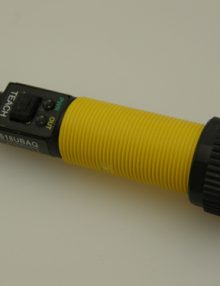 30118840 - SWITCH ULTRASONIC 10-30VDC TEACHABLE DISCRETE OUTPUT M18 BARREL STYLE MICRO QD