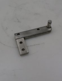 30160338 - MOUNT FAB CLOSING CONVEYOR NOSE ROLLER RIGHT