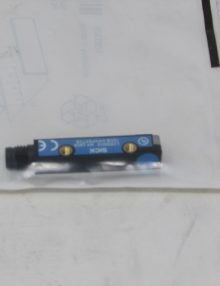 30223768 - SWITCH PROXIMITY INDUCTIVE 4MM RANGE RECTANGULAR BODY 8MM X 40MM X 8MM 10-30VDC PNP NO 3-WIRE M8 CONNECTOR