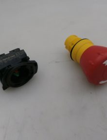 31002799 - SWITCH PUSH BUTTON E-STOP NON-ILLUMINATED MUSHROOM OPERATOR TWIST-TO-RELEASE 40MM ROUND PLASTIC. 1 N.O. 1 N.C.