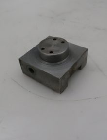 31014685 - SHAFT HEX RS6000 PULLEY TENSIONER MOUNT BOTTOM TAPPED