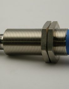 31032140 - SWITCH PROXIMITY INDUCTIVE 18MM DIA 69MM LONG 12MM RANGE N.C. NON-FLUSH M12 4-PIN QD 10-30 VDC PNP IP67 OP TEMP -25C to +75C